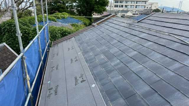 防水紙を敷いた屋根面